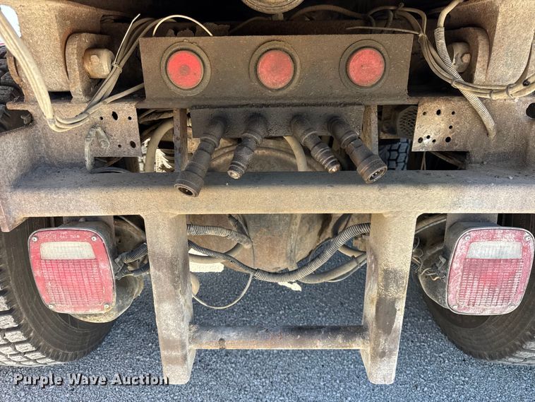 image for item ER0013 2003 International 7400 dump truck