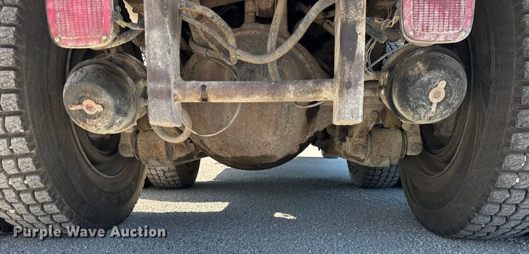 image for item ER0013 2003 International 7400 dump truck