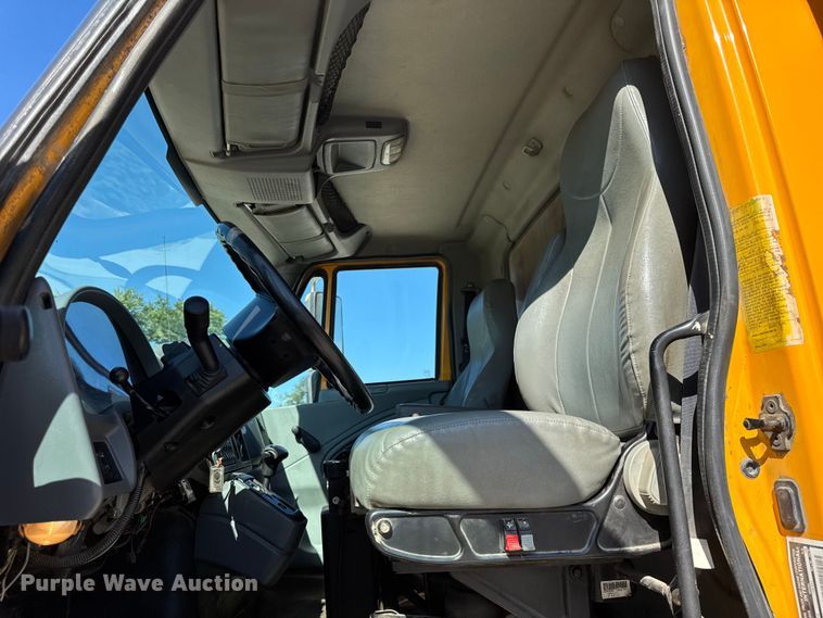 image for item ER0013 2003 International 7400 dump truck