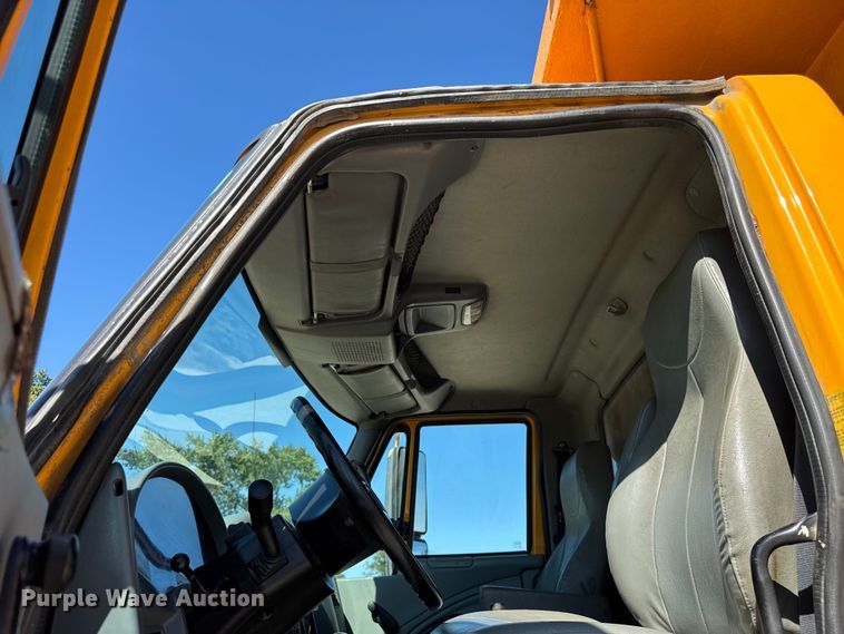 image for item ER0013 2003 International 7400 dump truck