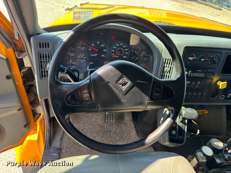 image for item ER0013 2003 International 7400 dump truck