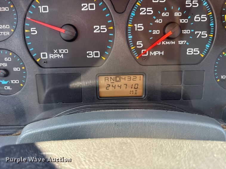 image for item ER0013 2003 International 7400 dump truck