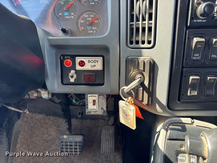 image for item ER0013 2003 International 7400 dump truck