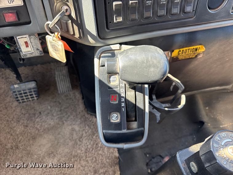 image for item ER0013 2003 International 7400 dump truck