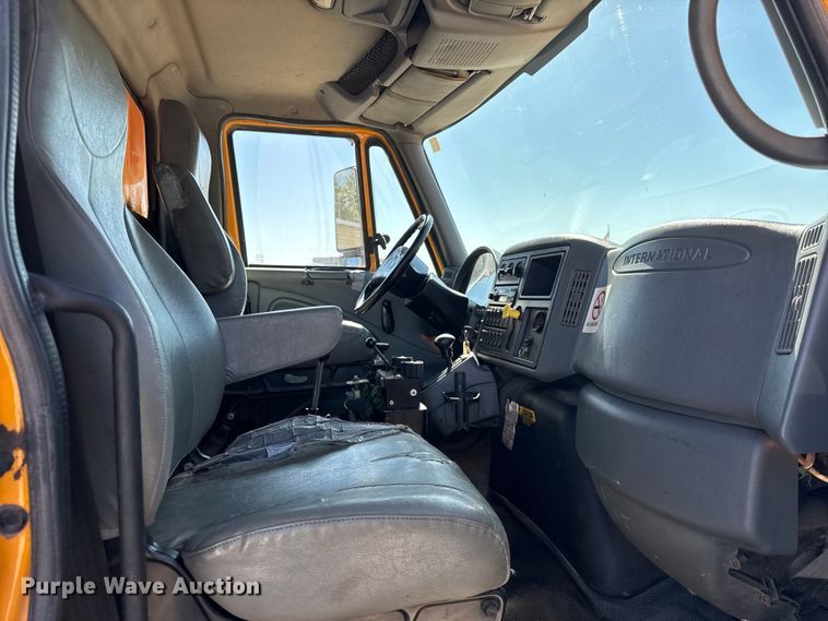 image for item ER0013 2003 International 7400 dump truck