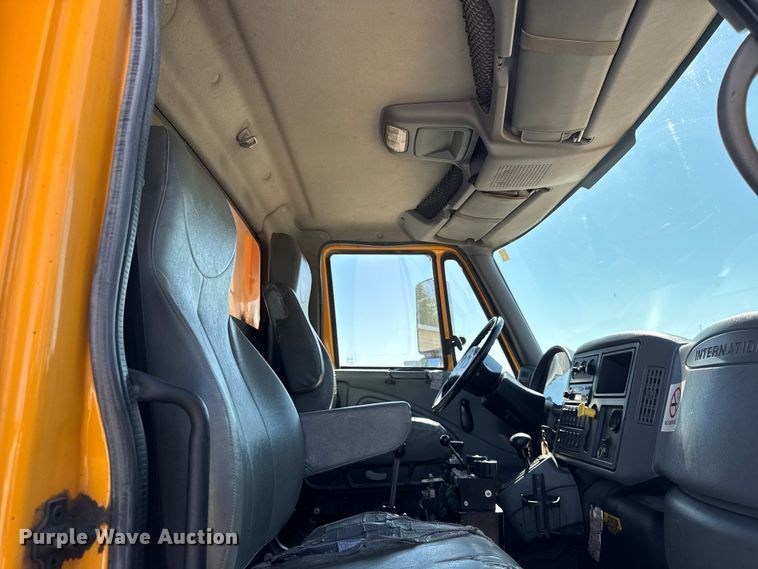 image for item ER0013 2003 International 7400 dump truck