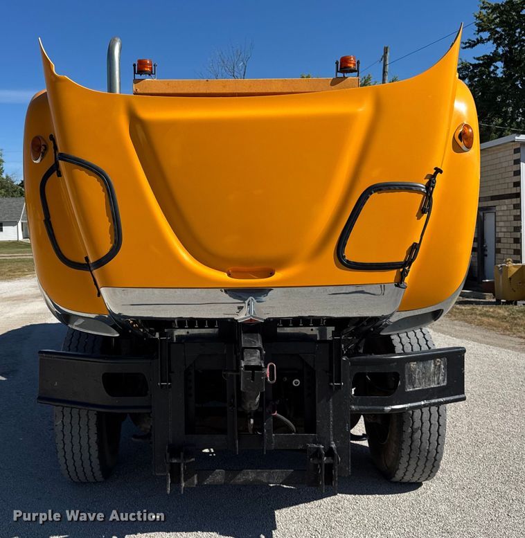 image for item ER0013 2003 International 7400 dump truck