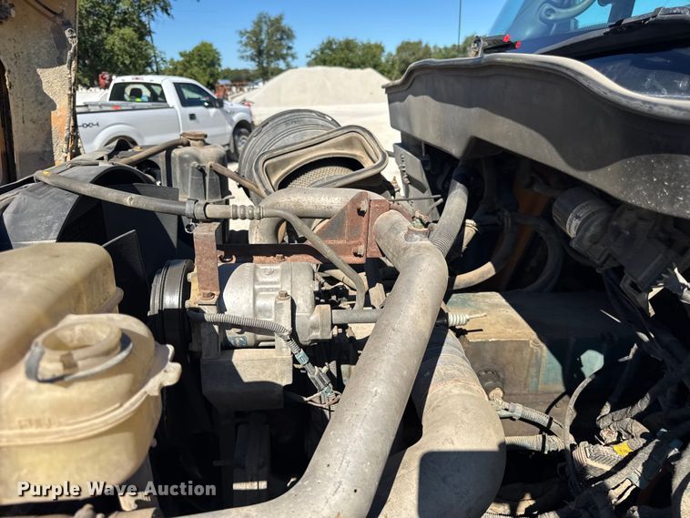 image for item ER0013 2003 International 7400 dump truck