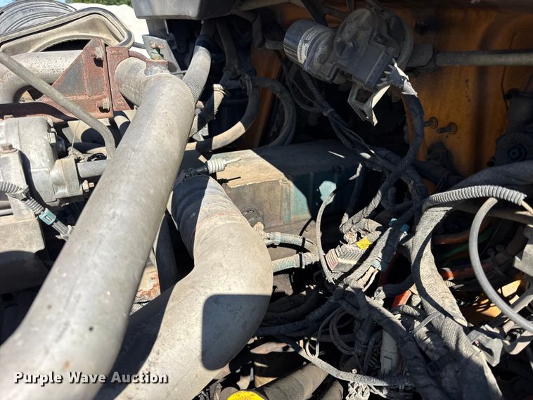 image for item ER0013 2003 International 7400 dump truck