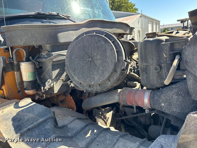 image for item ER0013 2003 International 7400 dump truck