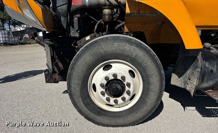 image for item ER0013 2003 International 7400 dump truck