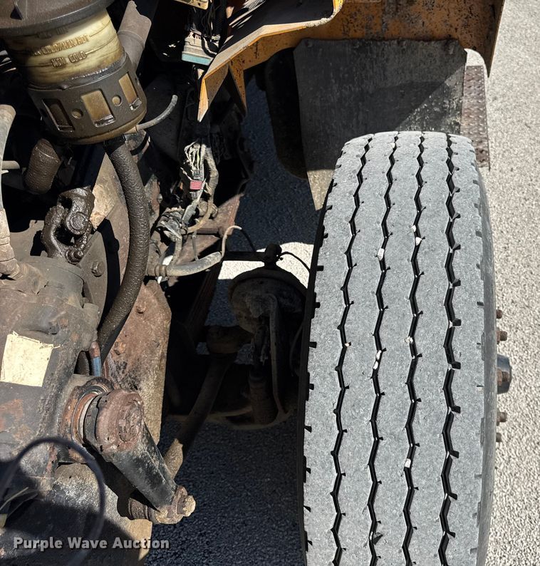 image for item ER0013 2003 International 7400 dump truck