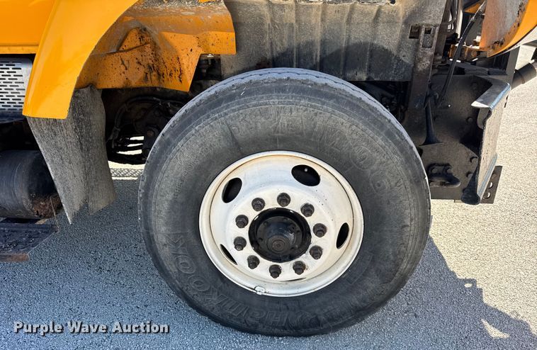 image for item ER0013 2003 International 7400 dump truck