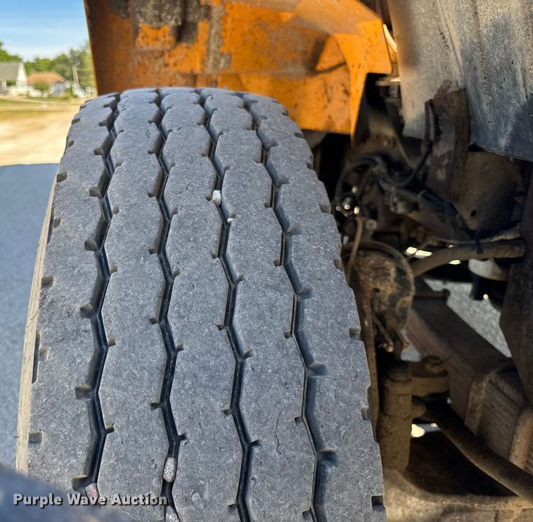 image for item ER0013 2003 International 7400 dump truck