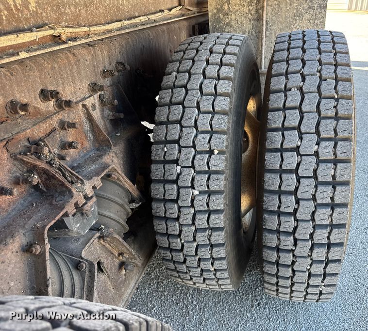 image for item ER0013 2003 International 7400 dump truck