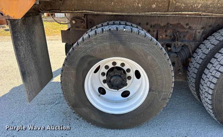 image for item ER0013 2003 International 7400 dump truck