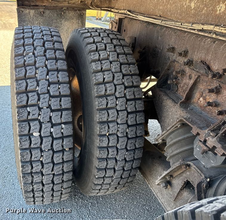 image for item ER0013 2003 International 7400 dump truck