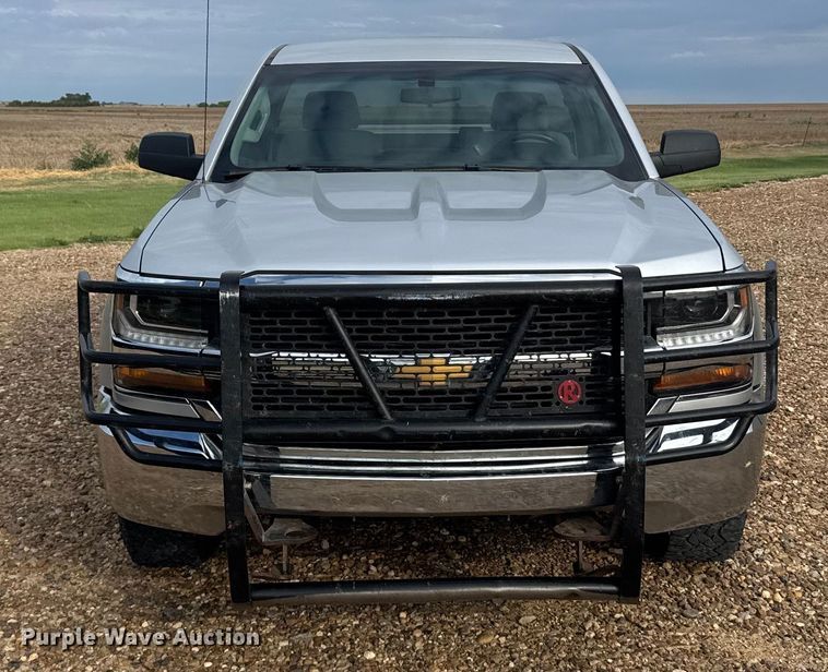 image for item ER2276 2016 Chevrolet Silverado 1500 pickup truck