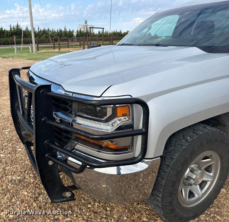 image for item ER2276 2016 Chevrolet Silverado 1500 pickup truck
