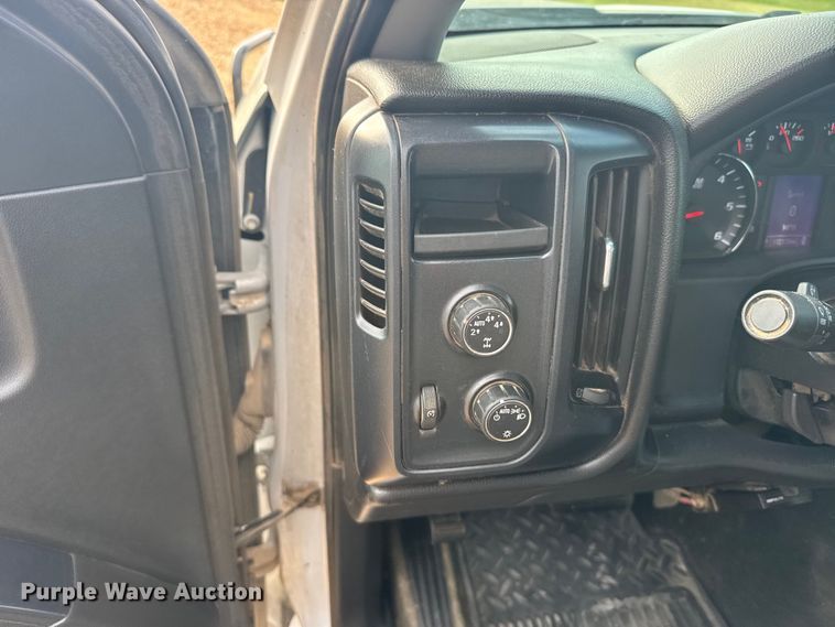 image for item ER2276 2016 Chevrolet Silverado 1500 pickup truck