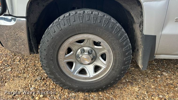 image for item ER2276 2016 Chevrolet Silverado 1500 pickup truck