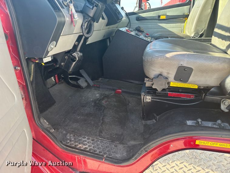 image for item ER2305 1995 Freightliner FL60 rescue vehicle