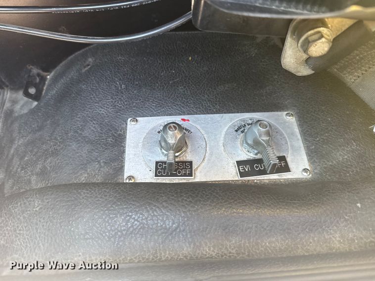 image for item ER2305 1995 Freightliner FL60 rescue vehicle