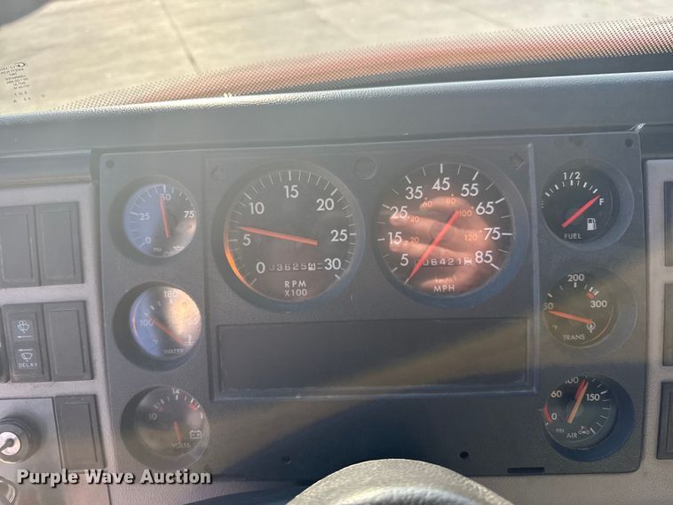 image for item ER2305 1995 Freightliner FL60 rescue vehicle