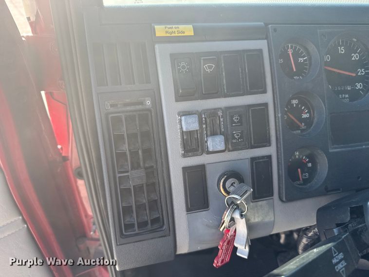 image for item ER2305 1995 Freightliner FL60 rescue vehicle