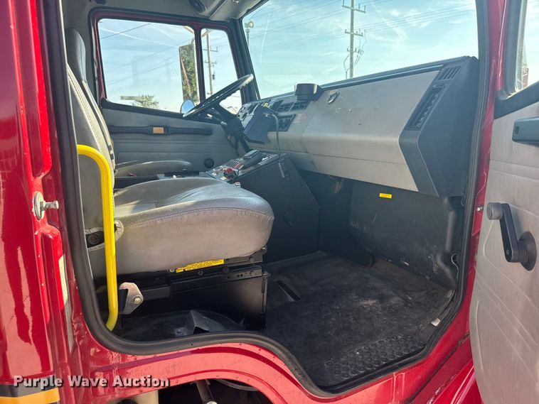 image for item ER2305 1995 Freightliner FL60 rescue vehicle