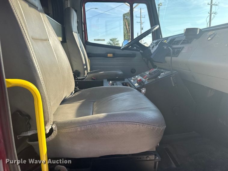 image for item ER2305 1995 Freightliner FL60 rescue vehicle