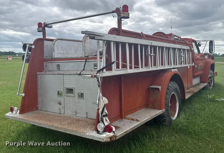 image for item ER2318 1975 Ford pumper fire truck