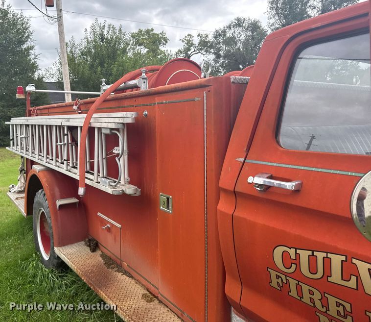image for item ER2318 1975 Ford pumper fire truck