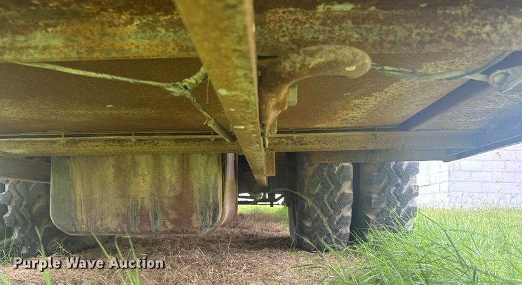 image for item ER2318 1975 Ford pumper fire truck