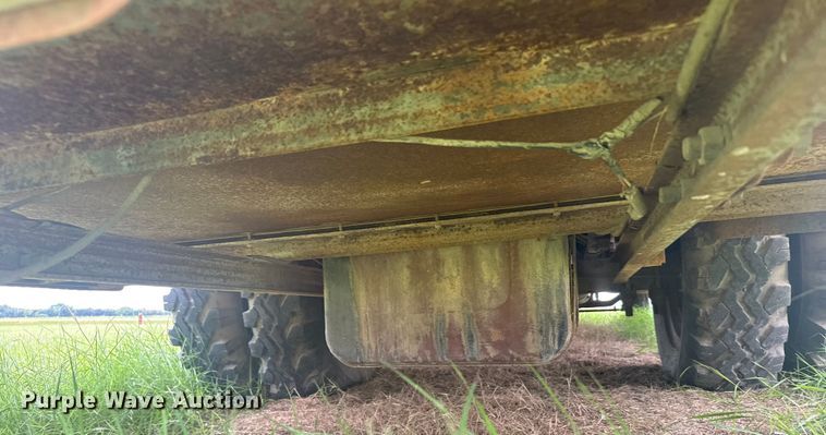 image for item ER2318 1975 Ford pumper fire truck