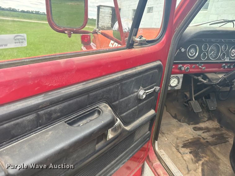 image for item ER2318 1975 Ford pumper fire truck