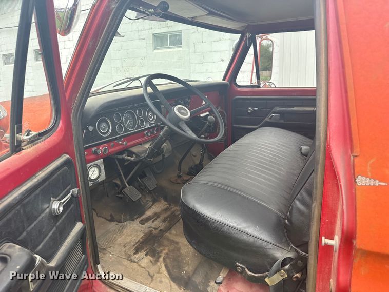 image for item ER2318 1975 Ford pumper fire truck