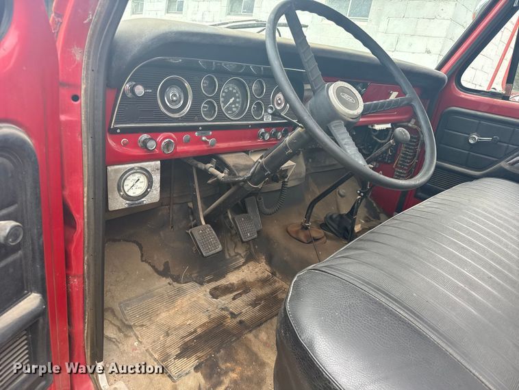 image for item ER2318 1975 Ford pumper fire truck