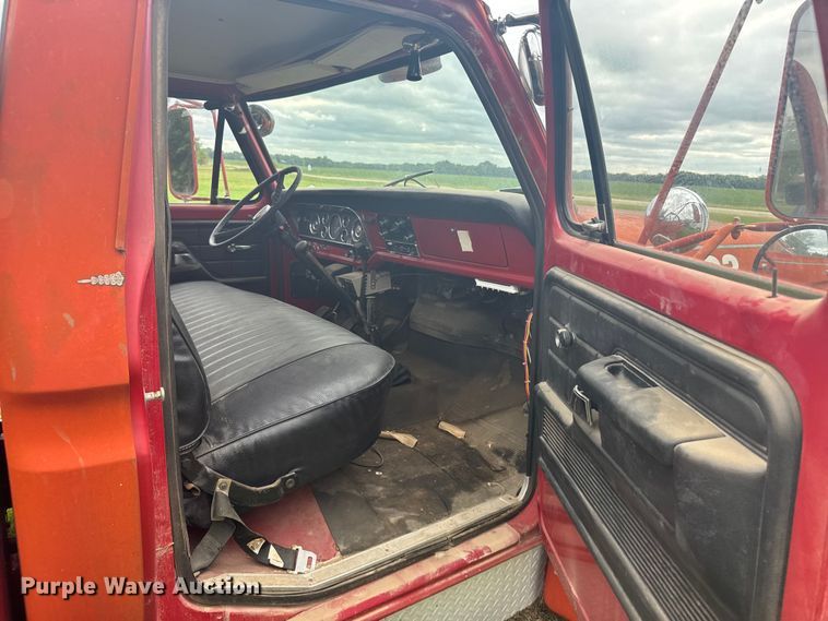 image for item ER2318 1975 Ford pumper fire truck