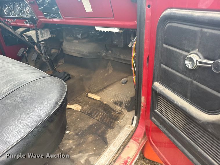 image for item ER2318 1975 Ford pumper fire truck