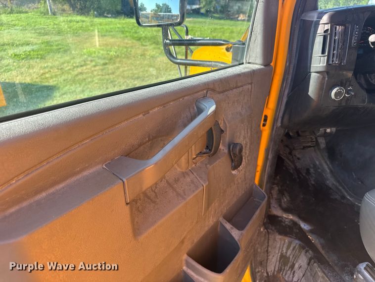 image for item ER2331 2016 Chevrolet Express school bus