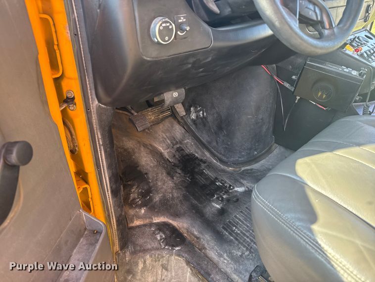 image for item ER2332 2014 Chevrolet Express school bus