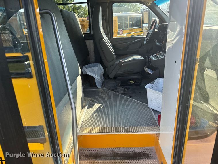 image for item ER2332 2014 Chevrolet Express school bus