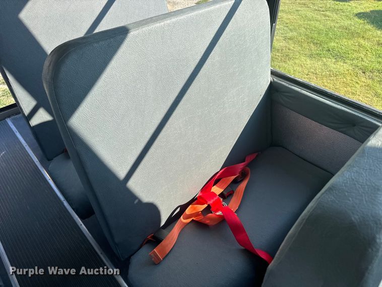 image for item ER2332 2014 Chevrolet Express school bus