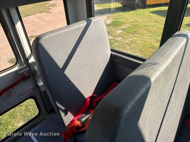 image for item ER2332 2014 Chevrolet Express school bus