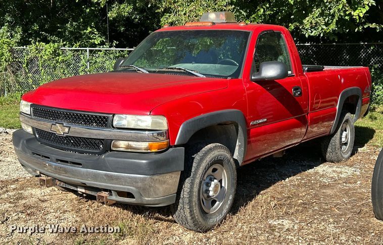 image for item ET3086 2002 Chevrolet Silverado 2500HD pickup truck