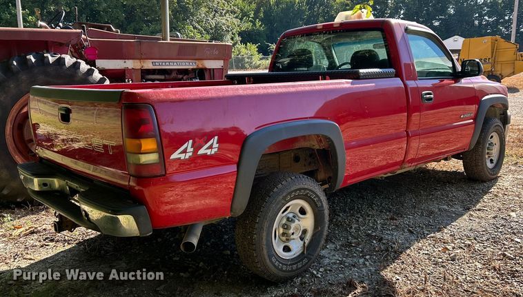 image for item ET3086 2002 Chevrolet Silverado 2500HD pickup truck