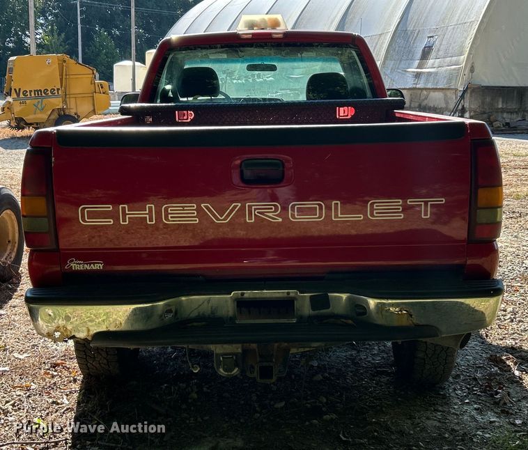 image for item ET3086 2002 Chevrolet Silverado 2500HD pickup truck