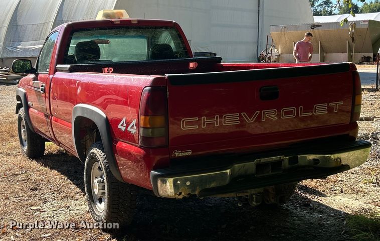 image for item ET3086 2002 Chevrolet Silverado 2500HD pickup truck