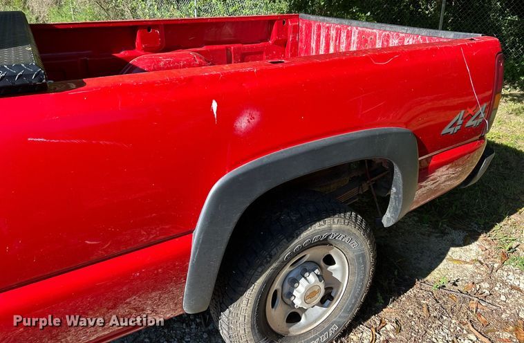 image for item ET3086 2002 Chevrolet Silverado 2500HD pickup truck